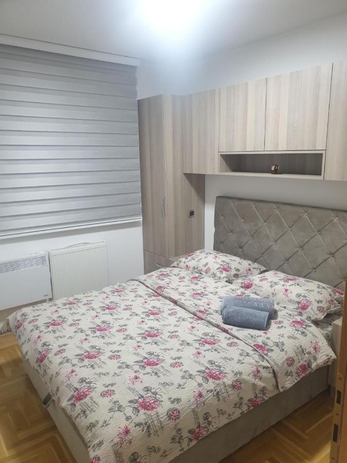Apartman Lux S&V 1 Lukavica Istocno Sarajevo Hilandarska Centar Lejlighed Eksteriør billede