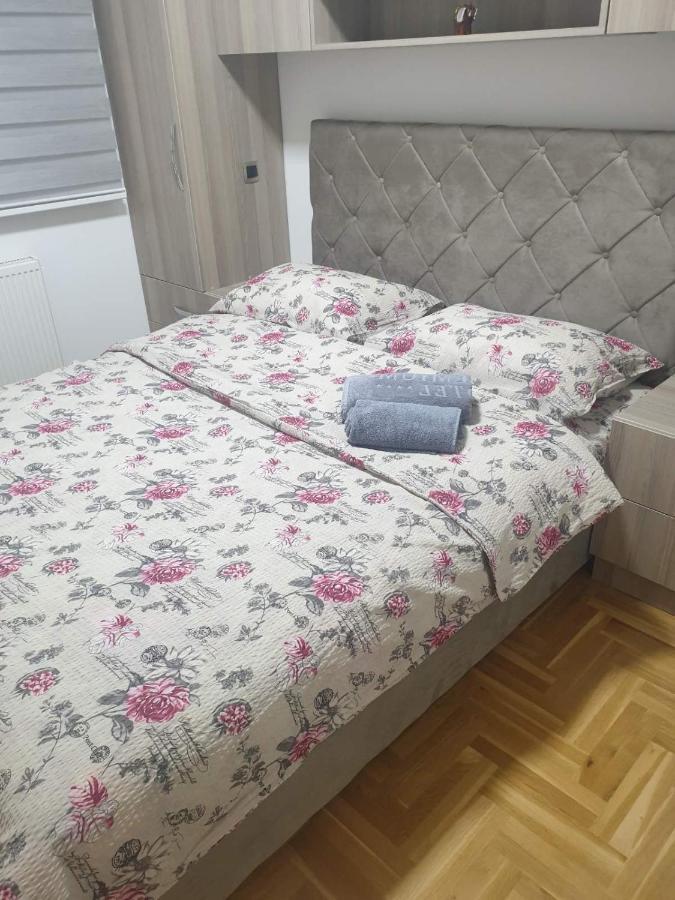 Apartman Lux S&V 1 Lukavica Istocno Sarajevo Hilandarska Centar Lejlighed Eksteriør billede